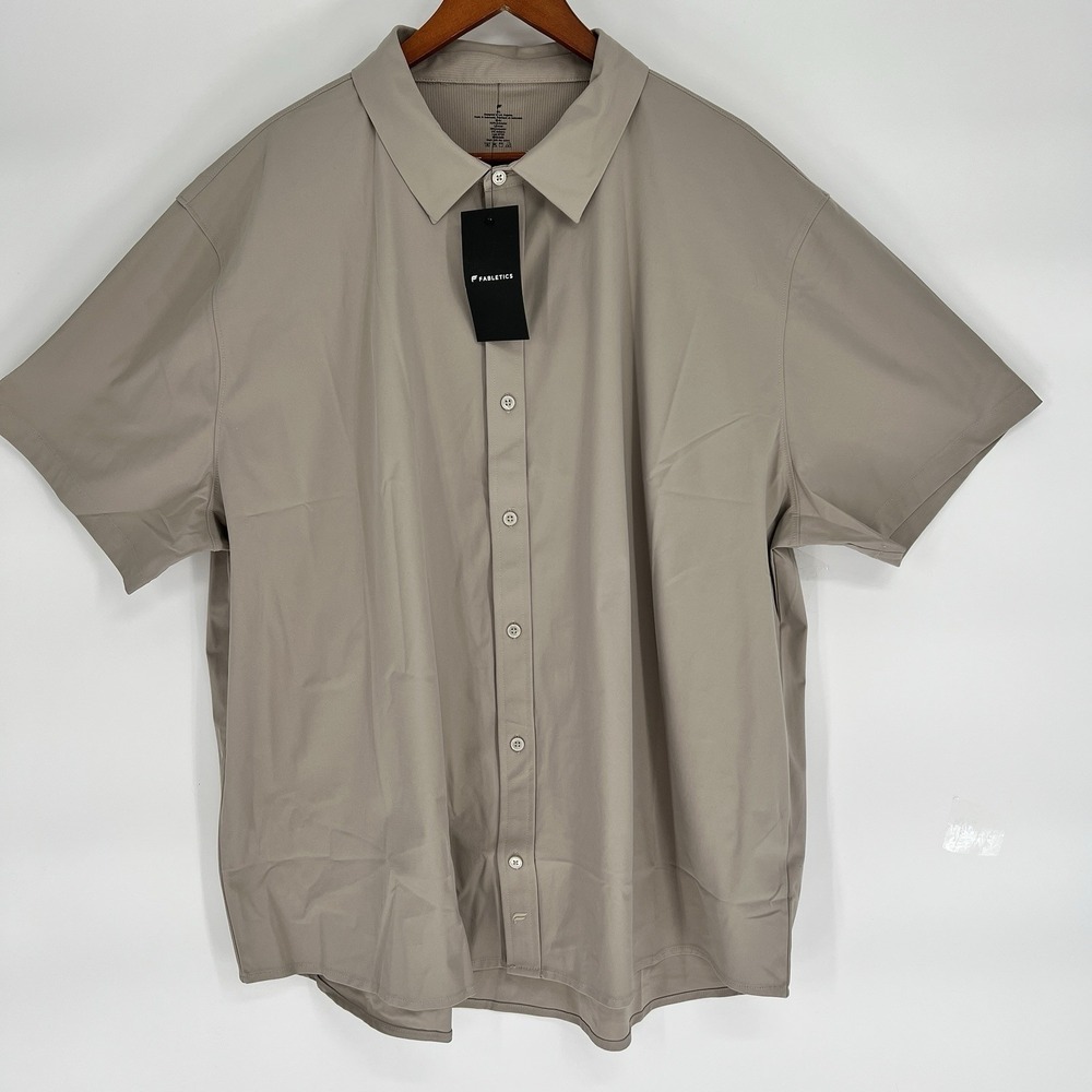 NWT Fabletics Men's Short Sleeve Button Up‎ Shirt Stretch Size 2XL Beige